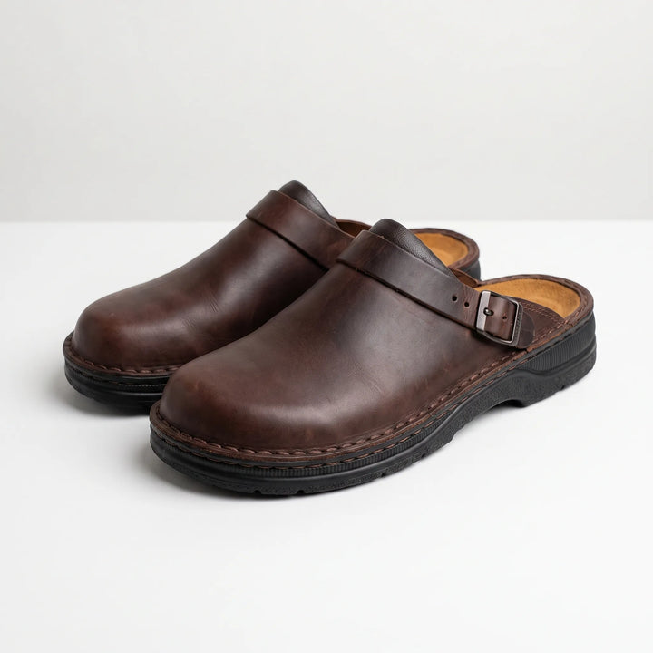 Men's closed-toe mule shoes with buckle strap and flat sole