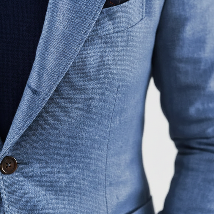 Men's long-sleeve blazer with notch lapels, button front, chest pocket and flap pockets