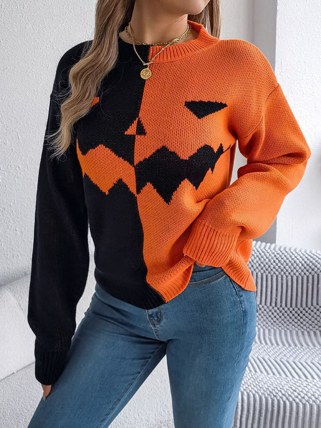 Women's geometric colour-block knitted jumper with crew neck and long sleeves