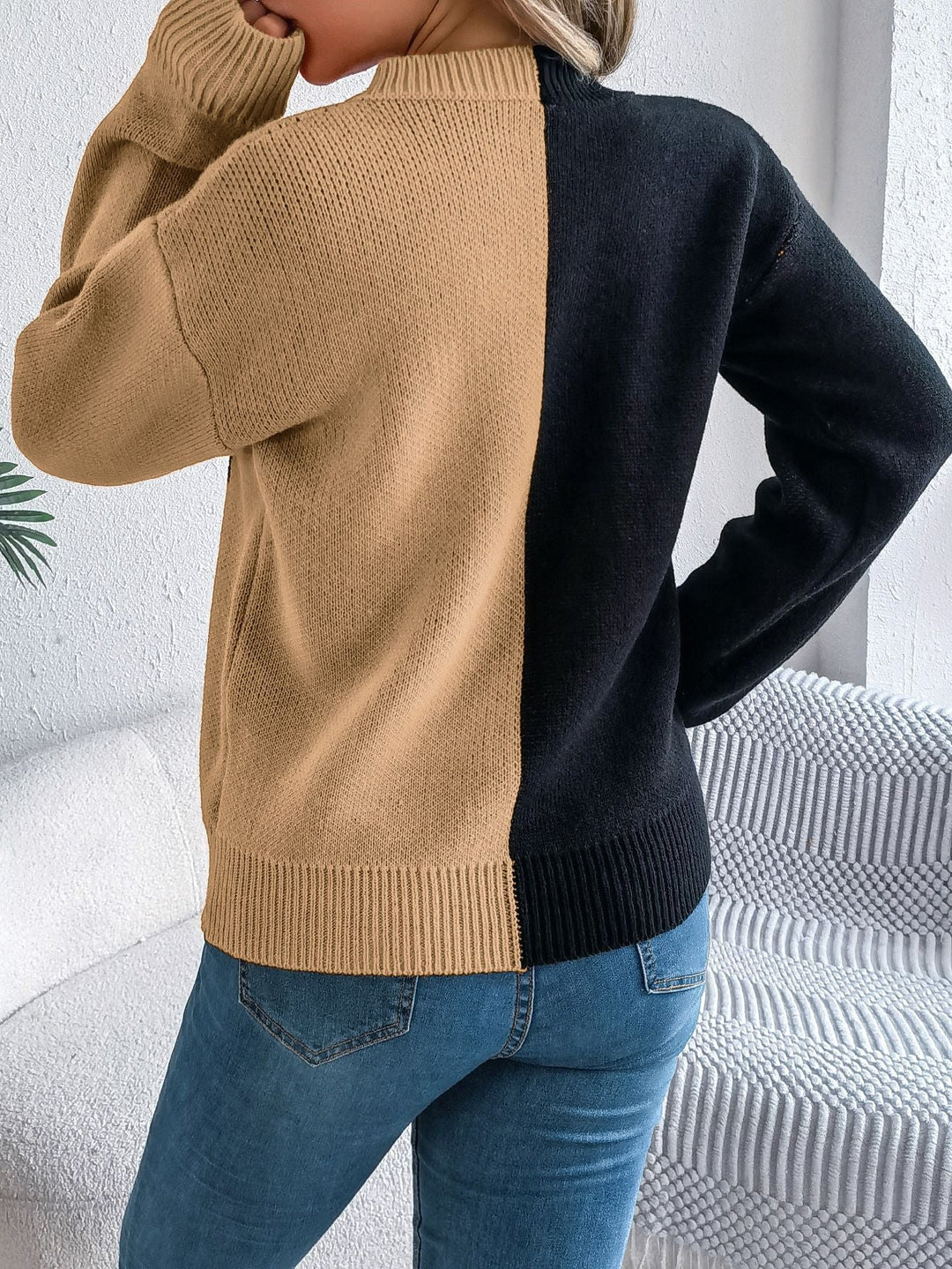 Women's geometric colour-block knitted jumper with crew neck and long sleeves