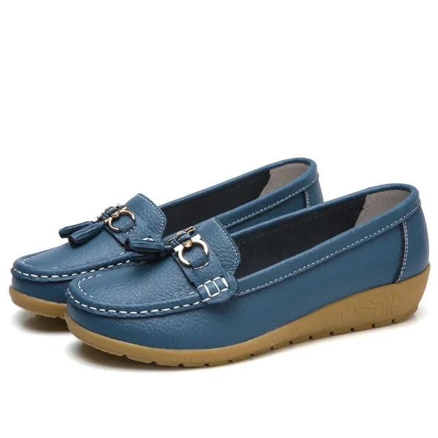 Women's slip-on loafers with tassel and metal details