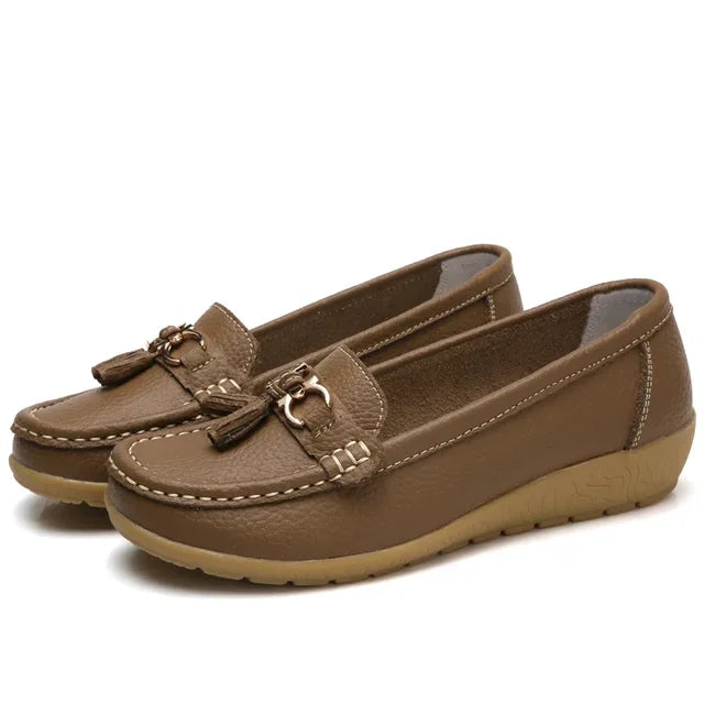 Women's slip-on loafers with tassel and metal details