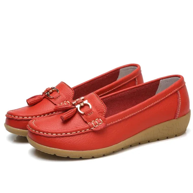 Women's slip-on loafers with tassel and metal details