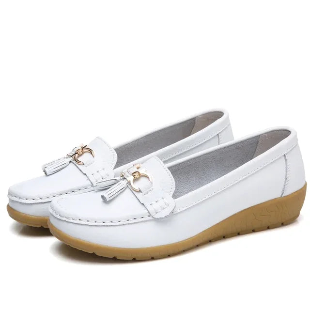 Women's slip-on loafers with tassel and metal details