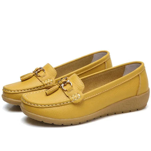 Women's slip-on loafers with tassel and metal details