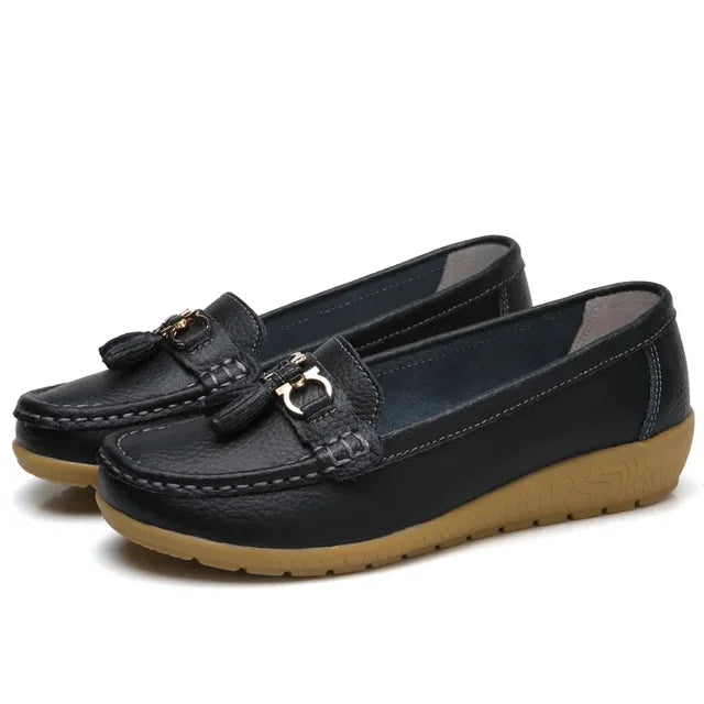 Women's slip-on loafers with tassel and metal details