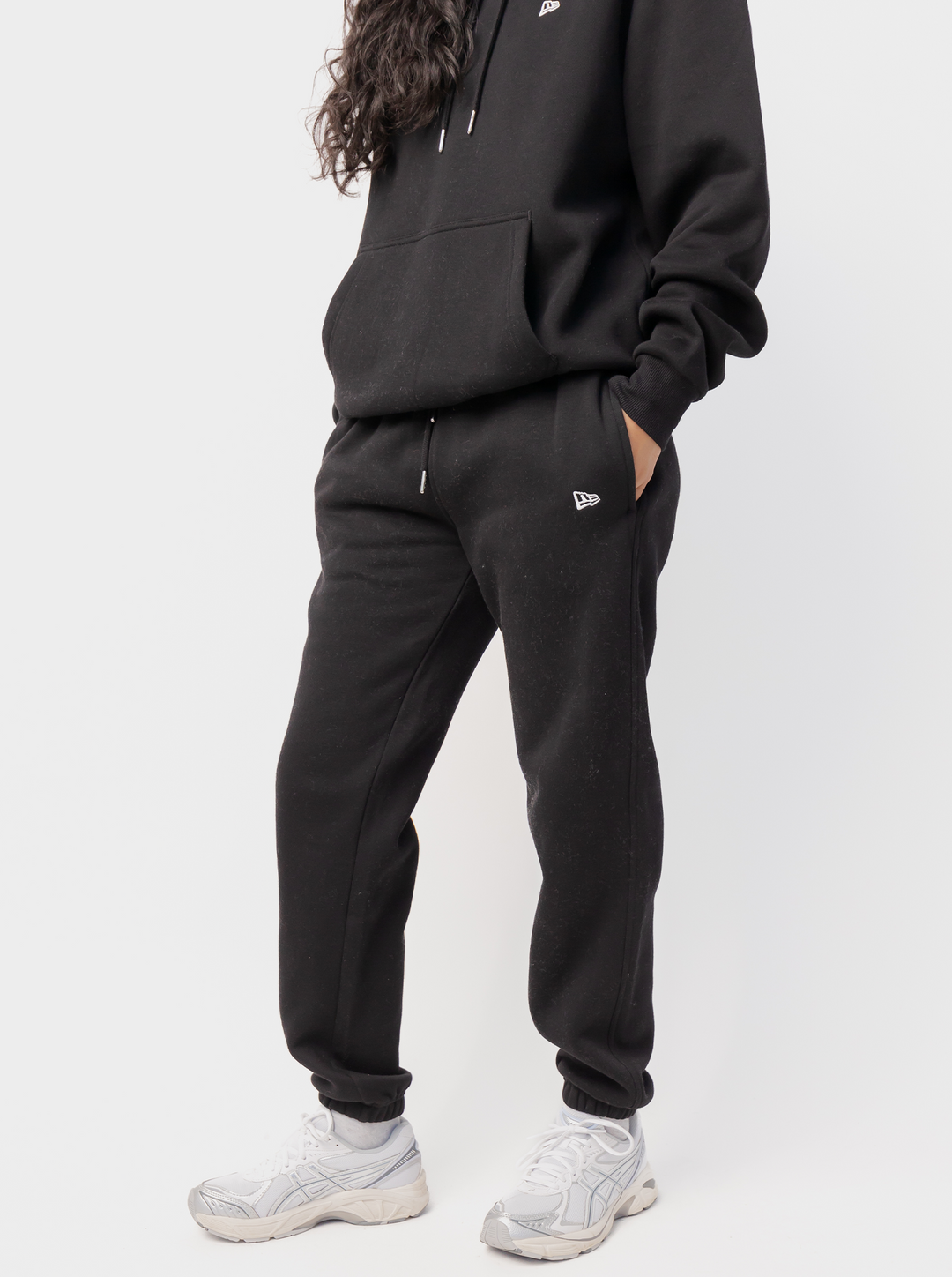 Women's black fleece jogger pants with logo detail and cuffed hems