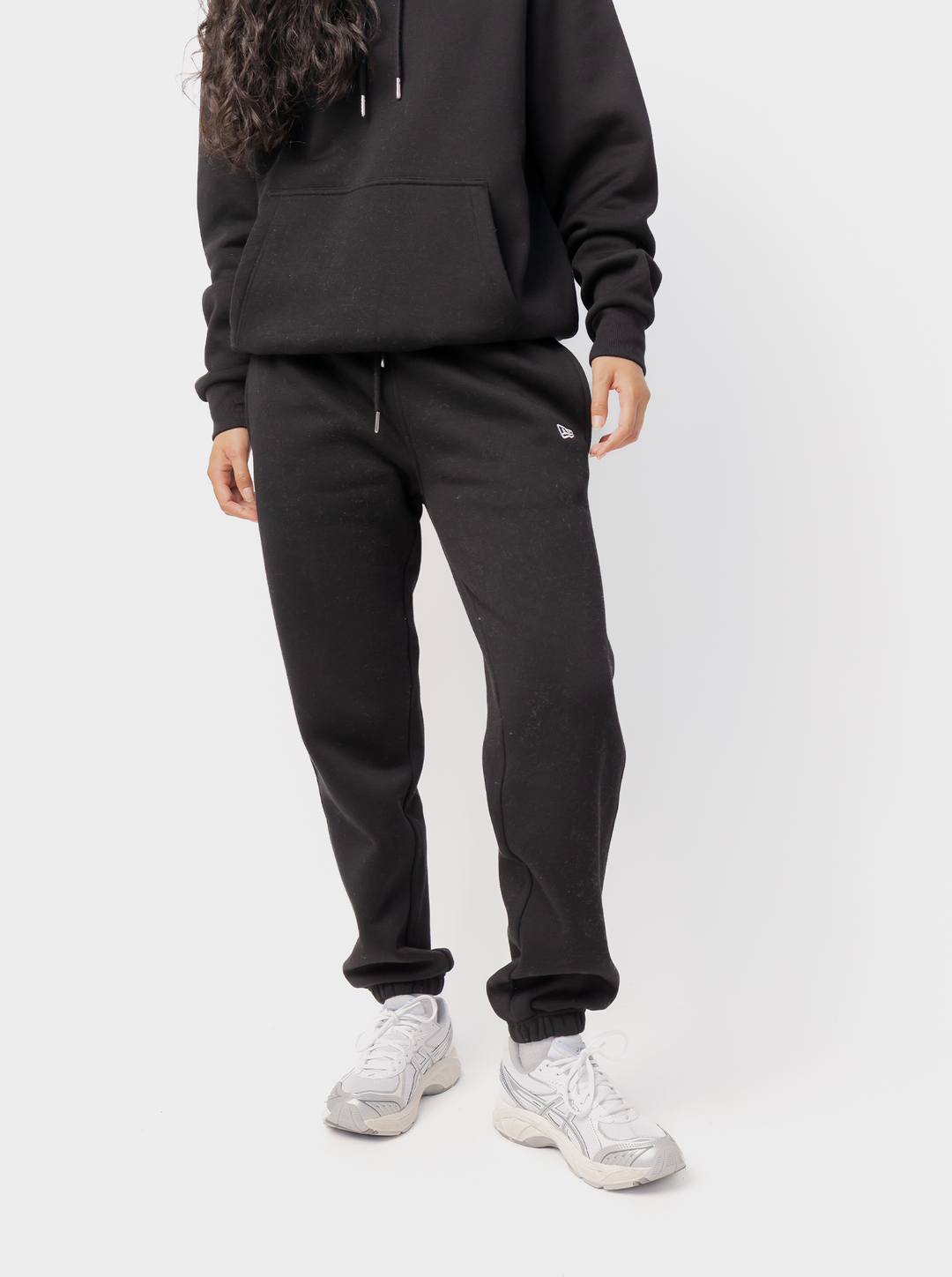 Women's black fleece jogger pants with logo detail and cuffed hems