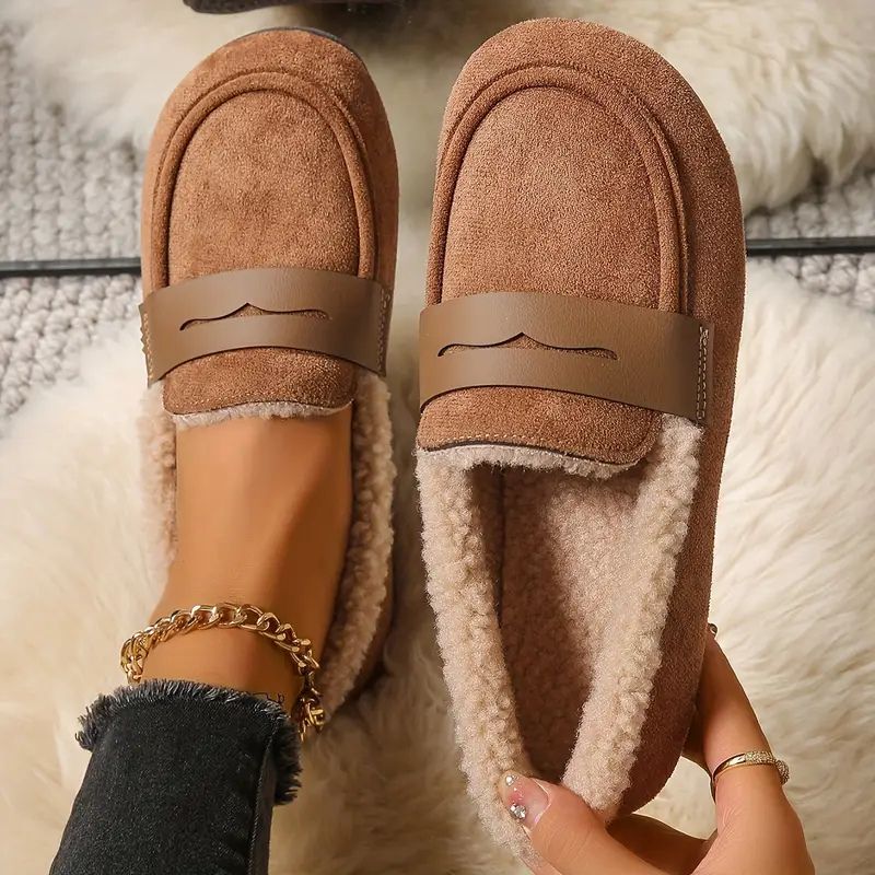 Women's lined slip-on loafers with round toes and wide front bands
