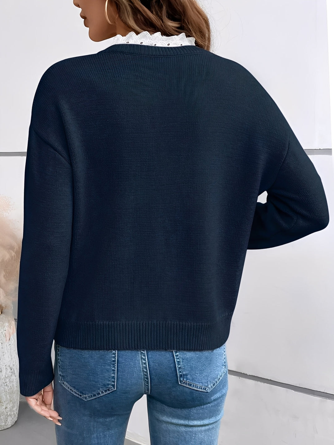 Women's long-sleeved V-neck jumper with white lace trim