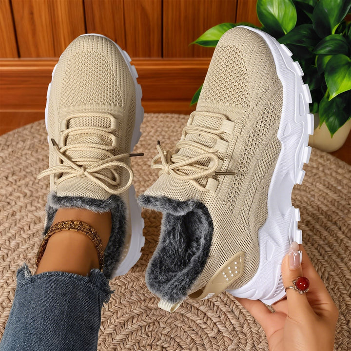 Women's lace-up trainers with furry lining and chunky tread sole