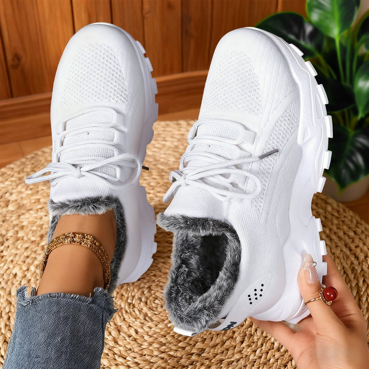 Women's lace-up trainers with furry lining and chunky tread sole