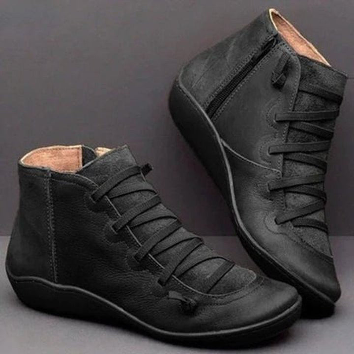 Women's ankle boots with lace-up fronts, side zips and rounded toes