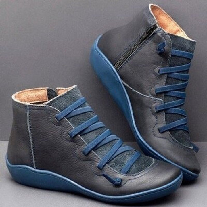 Women's ankle boots with lace-up fronts, side zips and rounded toes