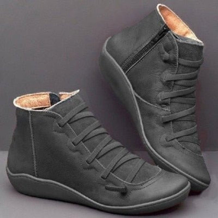 Women's ankle boots with lace-up fronts, side zips and rounded toes