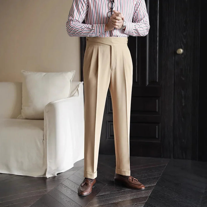 Women's pleated high-rise wide-leg trousers with front pockets