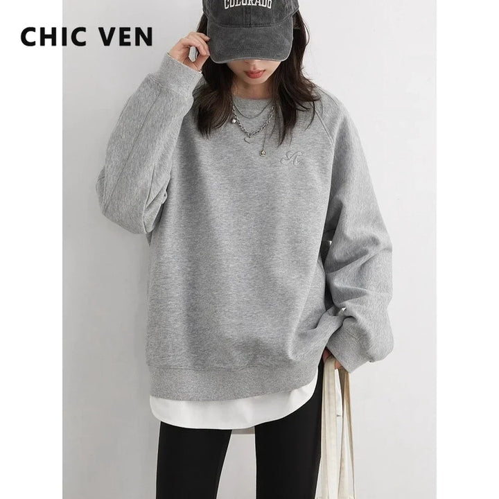 Women's crew neck sweatshirt with long sleeves and embroidered chest logo