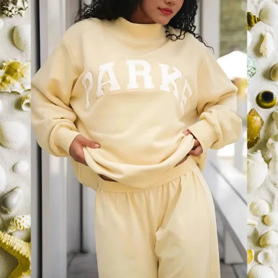 Women's Oversized Graphic Crewneck Sweatshirt, Long Sleeve