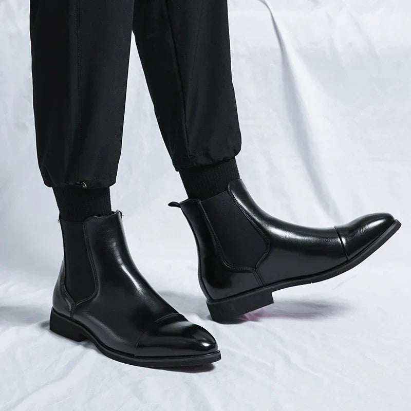 Men's ankle Chelsea boots with elastic sides and pointed toes