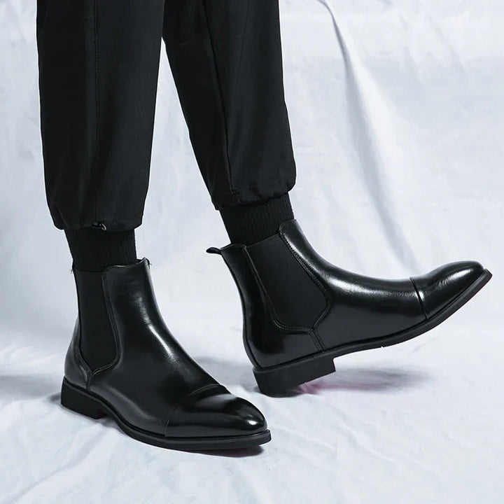 Men's ankle Chelsea boots with elastic sides and pointed toes