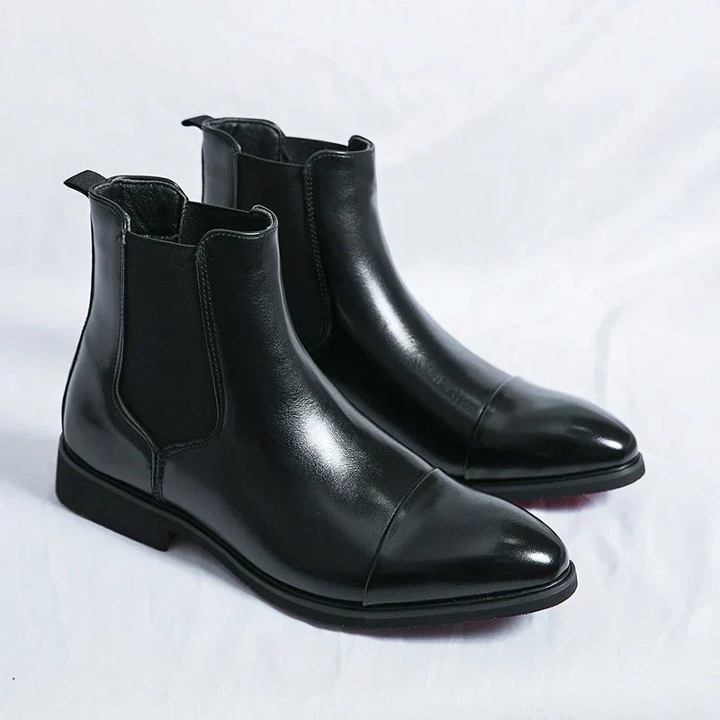 Men's ankle Chelsea boots with elastic sides and pointed toes