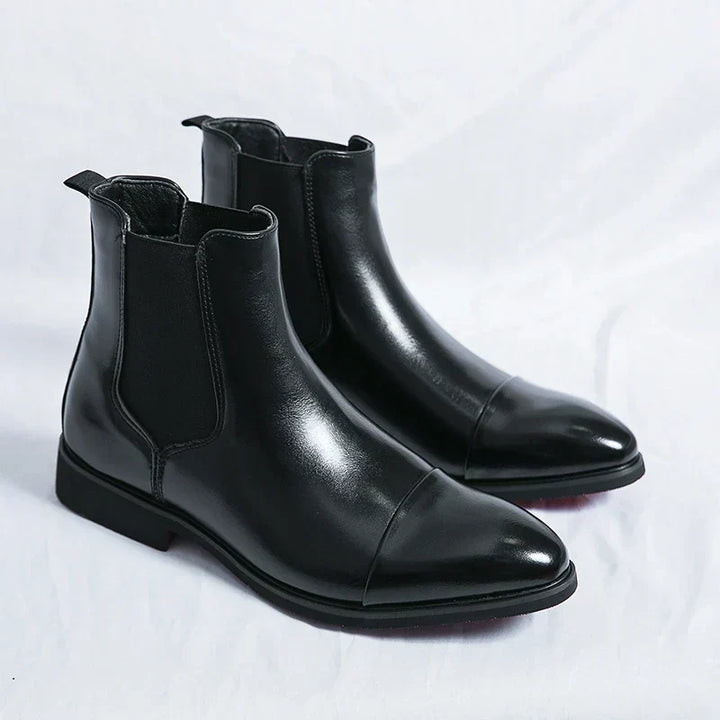 Men's ankle Chelsea boots with elastic sides and pointed toes