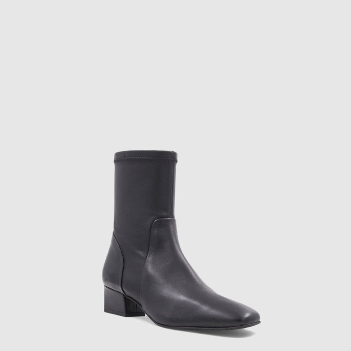 Black women's ankle boots with side zipper and low block heel
