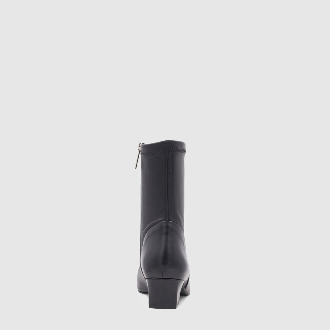 Black women's ankle boots with side zipper and low block heel