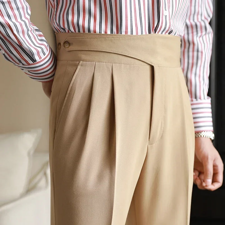 Women's pleated high-rise wide-leg trousers with front pockets
