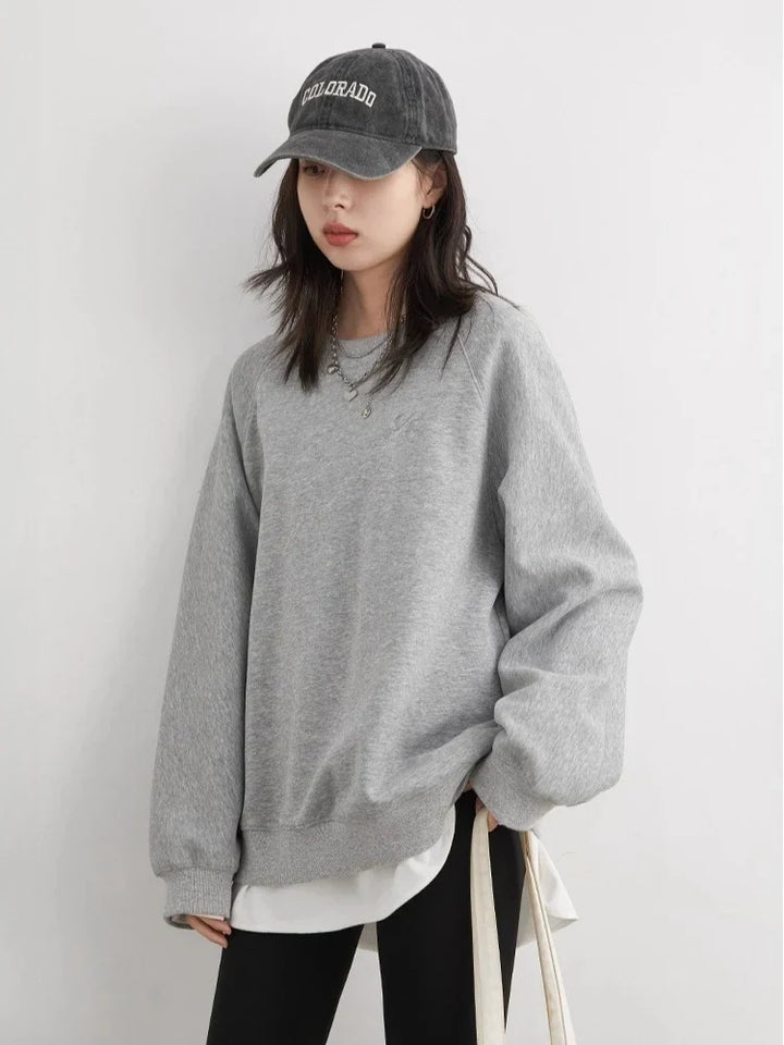 Women's crew neck sweatshirt with long sleeves and embroidered chest logo