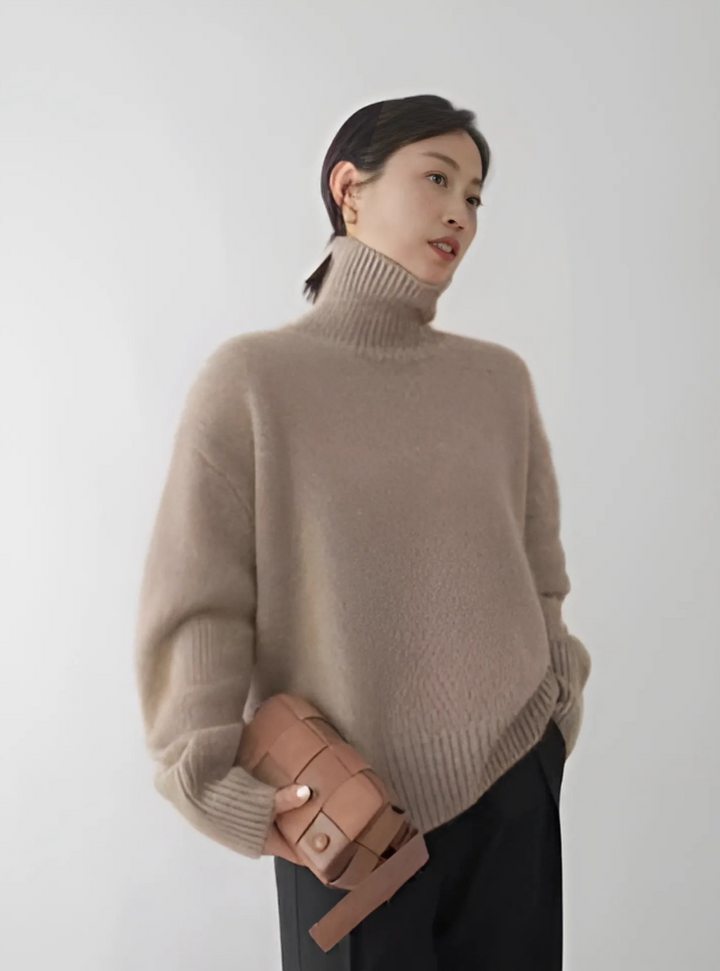 Women's relaxed plain turtleneck jumper with long sleeves and ribbed trims