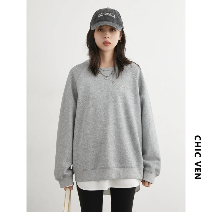 Women's crew neck sweatshirt with long sleeves and embroidered chest logo