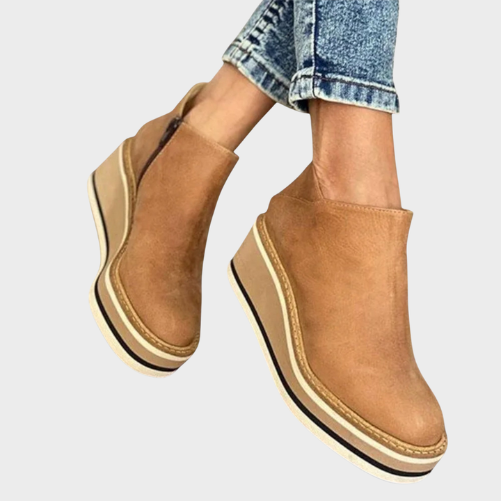 Women's slip-on ankle boots with round toes and layered flat soles