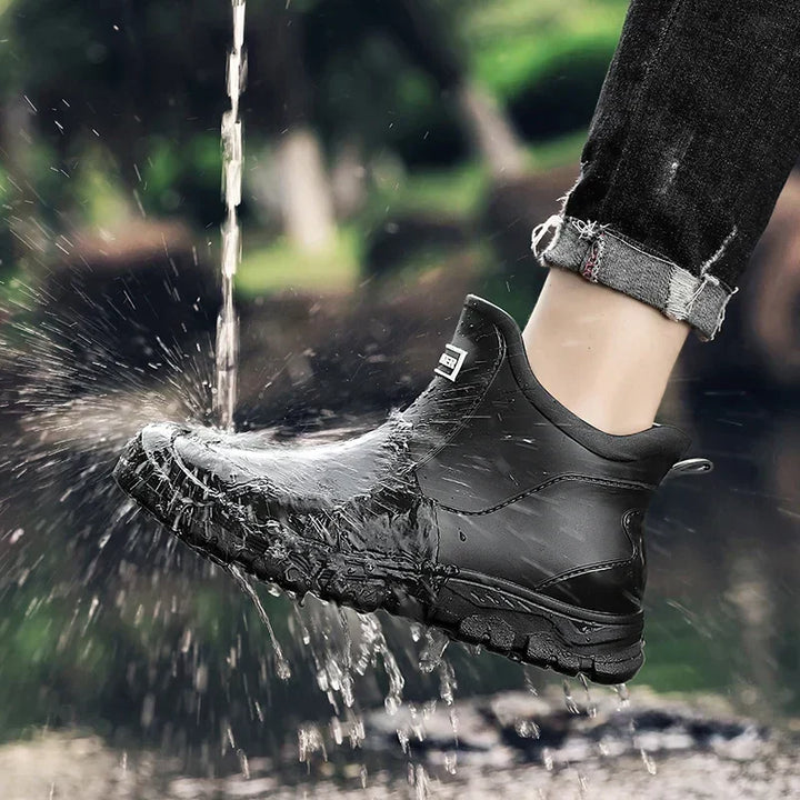 Women's pull-on ankle boots with closed toe and lug sole