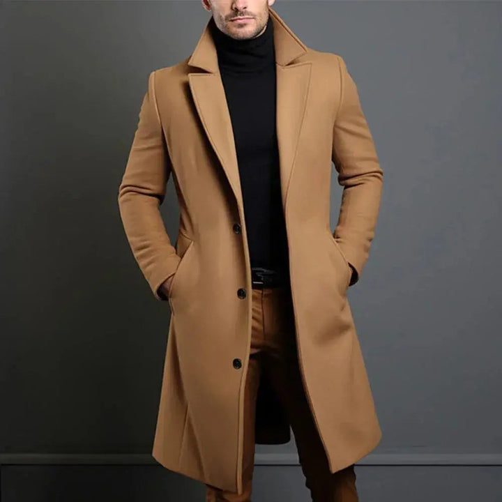 Men's tailored fit long coat with notched lapels, button fastening and side pockets