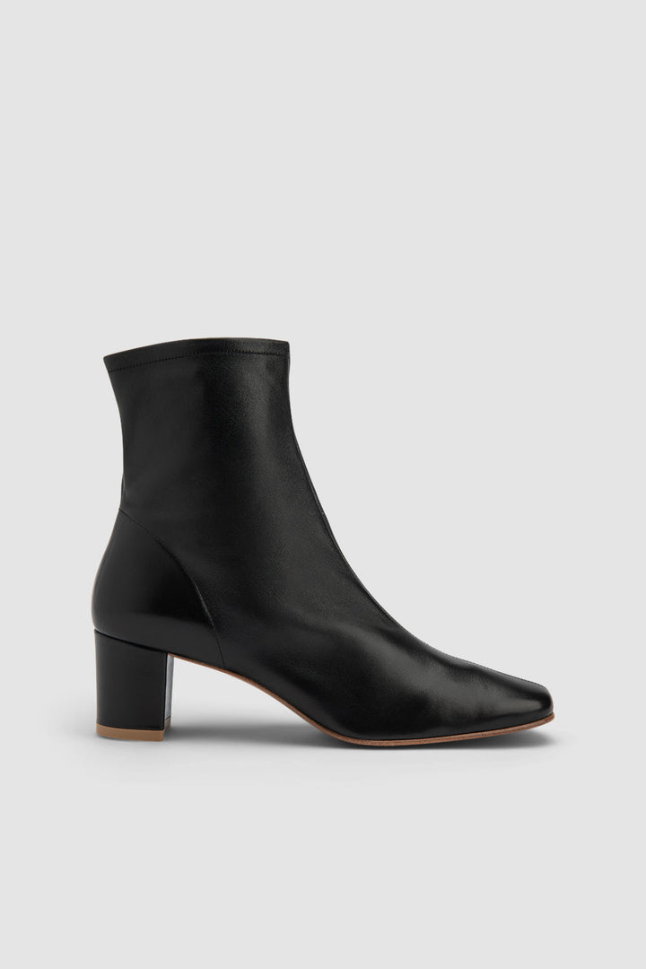 Black women's ankle boots with rounded toe and mid block heel