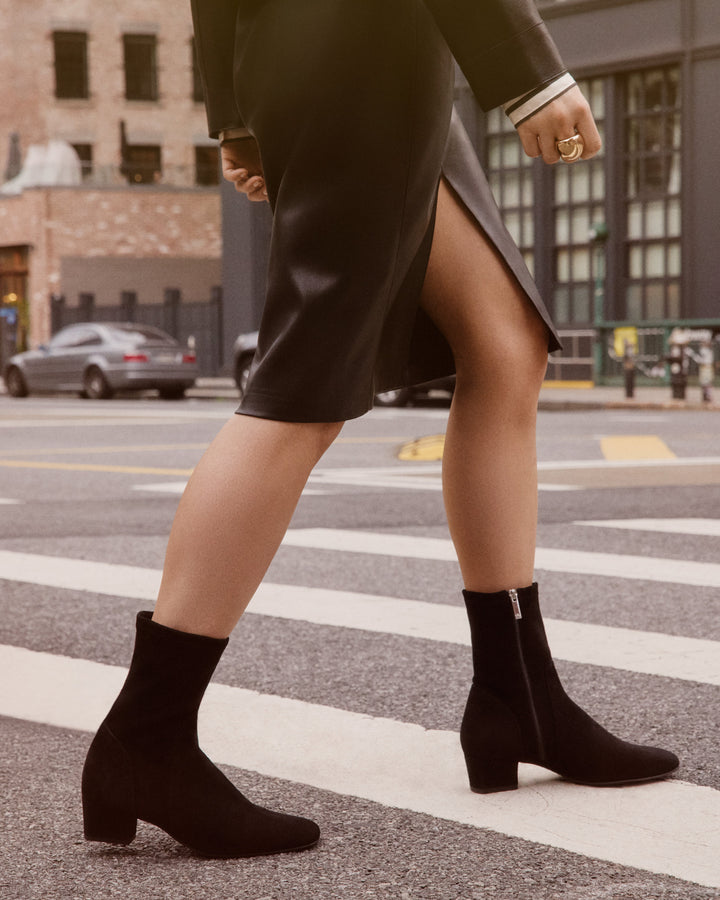 Black women's ankle boots with side zipper and low block heel
