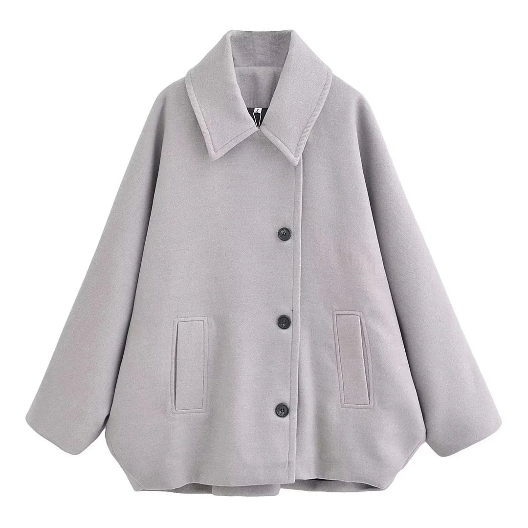 Women's short oversized coat with wide collar and button front