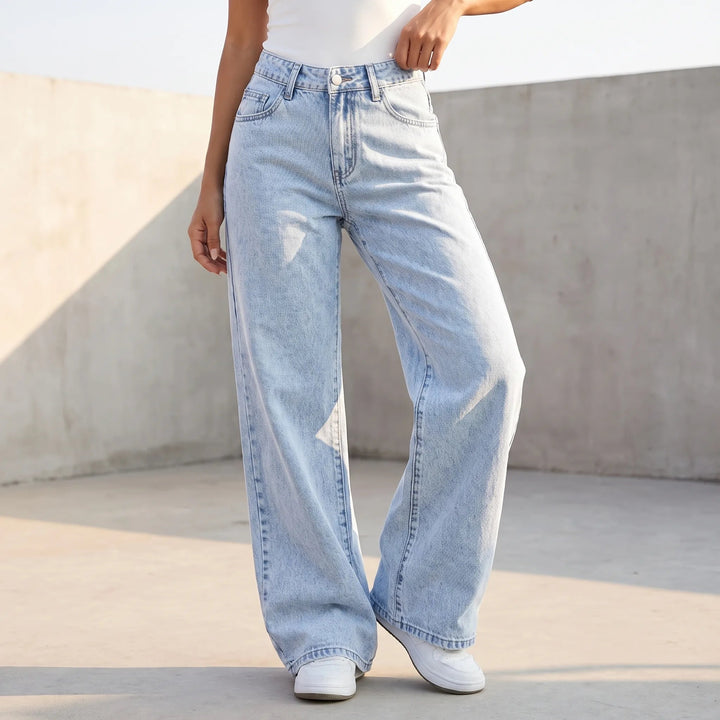 Women's mid-rise wide leg jeans with five-pocket styling