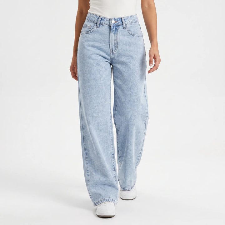 Women's mid-rise wide leg jeans with five-pocket styling