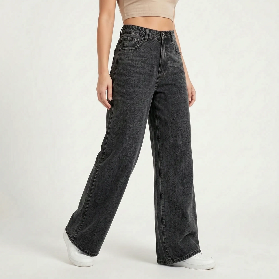 Women's mid-rise wide leg jeans with five-pocket styling