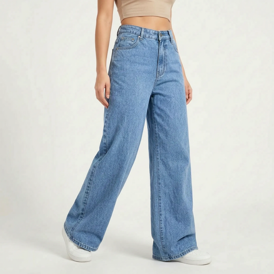 Women's mid-rise wide leg jeans with five-pocket styling