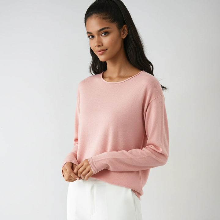 Women's fine-knit crew neck sweater with long sleeves and ribbed trims