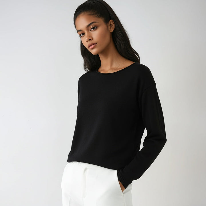 Women's fine-knit crew neck sweater with long sleeves and ribbed trims