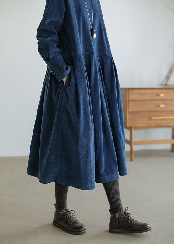 Women's long-sleeved velvet maxi dress with round neckline and pleated skirt
