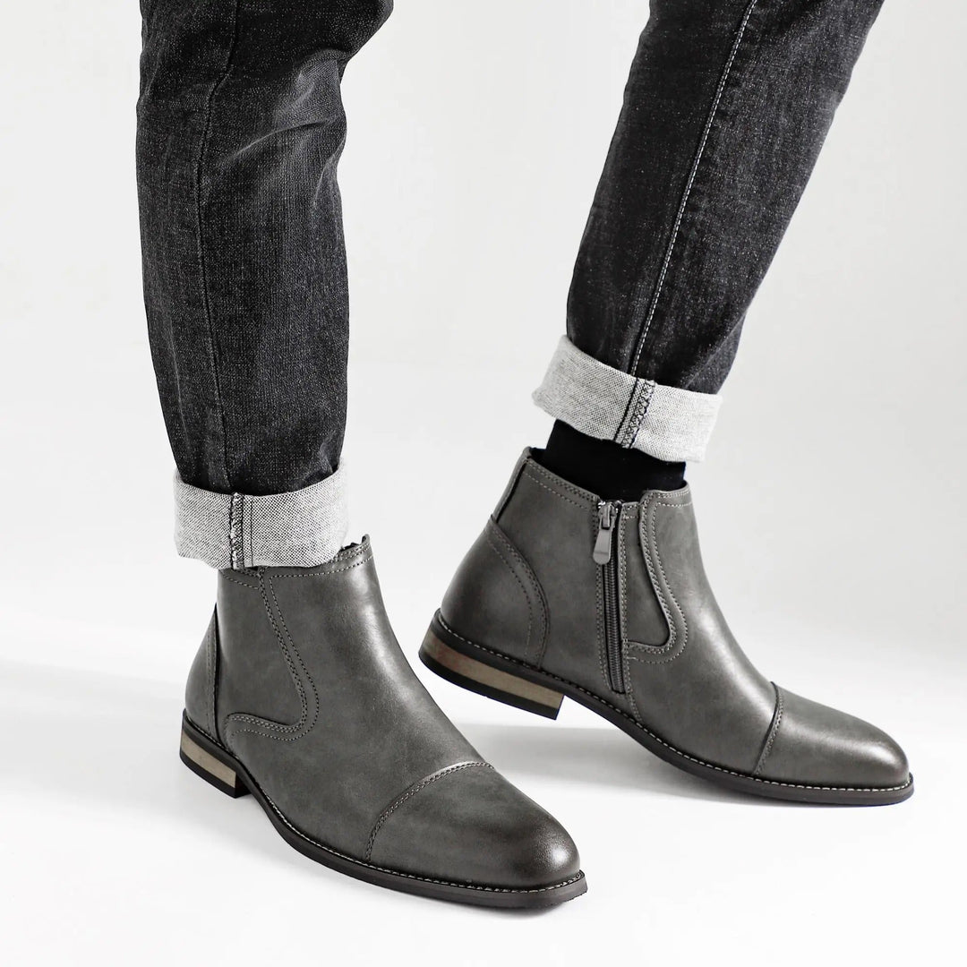 Men's Chelsea ankle boots with elastic side panels, rounded toes and low heels