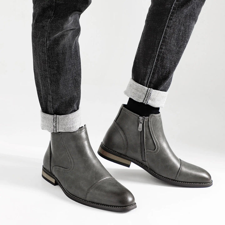 Men's Chelsea ankle boots with elastic side panels, rounded toes and low heels