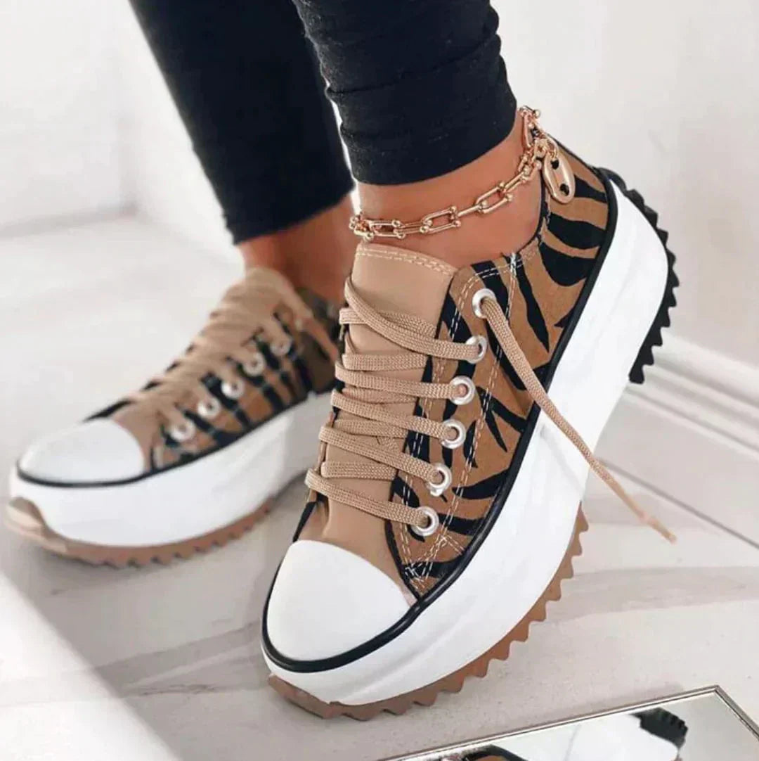 Women's chunky platform trainers with rubber toe cap, lace-up canvas sneakers
