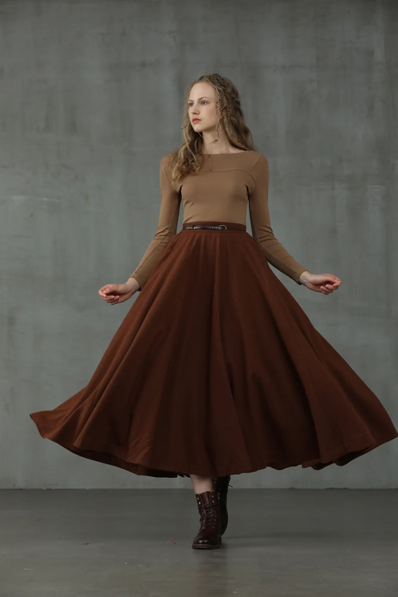 Women's full flared midi skirt with high waistband and flowing folds