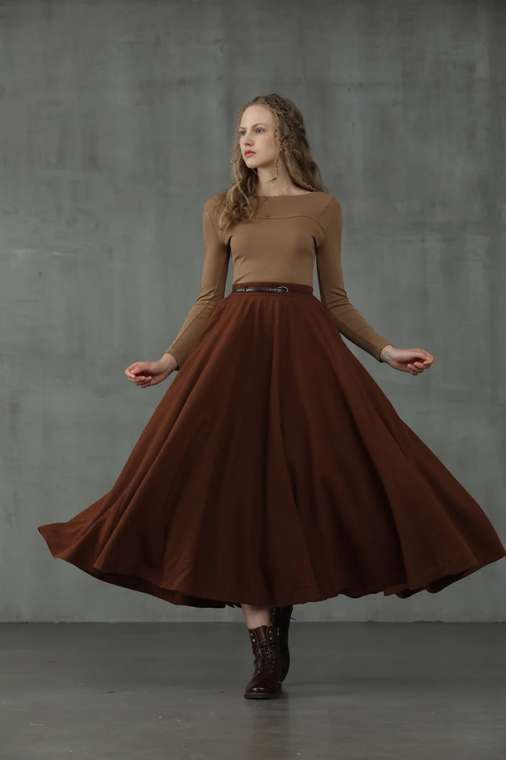 Women's full flared midi skirt with high waistband and flowing folds